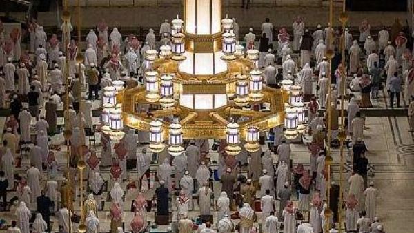 More than 120,000 lighting units are used to illuminate Makkah’s Grand Mosque