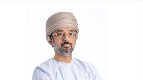 رائد بن محمد داؤود، مدير عام الاتصالات التسويقية والشؤون التجارية في Ooredoo Ooredoo تضمن بقاء عملائها على اتصال دائم عند إعادة شحن رصيد ’إنترنت أكثر‘ بقيمة 1 و2 و3 ريال عُماني