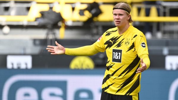 The Bavarians feel they have an edge if the striker remains at Dortmund for one more year (Photo: AFP)
