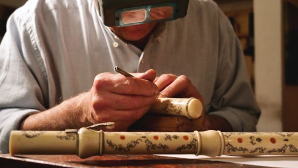Flute-maker spreading love and bring smiles