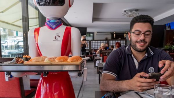 Waiter robot brings the dishes