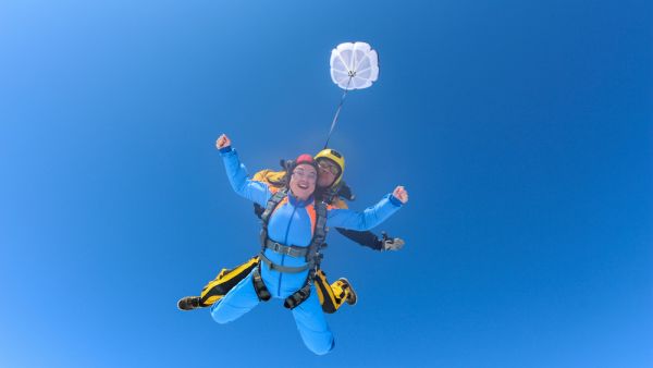 tandem skydiving