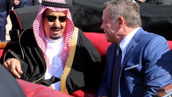 هنأت القيادة السعودية الاردن بمناسبة الذكرى الـ 75 لاستقلال المملكة الاردنية الهاشمية .