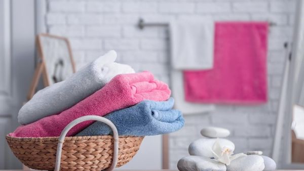 تجدر الإشارة إلى أن الملابس تجفّ بصورة أكثر سرعة مقارنة بالمناشف تجدر الإشارة إلى أن الملابس تجفّ بصورة أكثر سرعة مقارنة بالمناشف