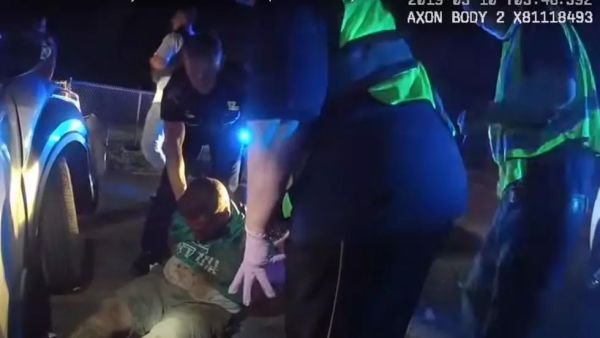 لقطة من مقطع فيديو نشرته شرطة ولاية لويزيانا الأميركية يظهر فيها رونالد غرين أثناء اعتقاله