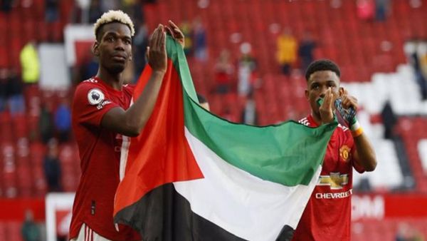 ديالو وبوغبا يرفعان علم فلسطين