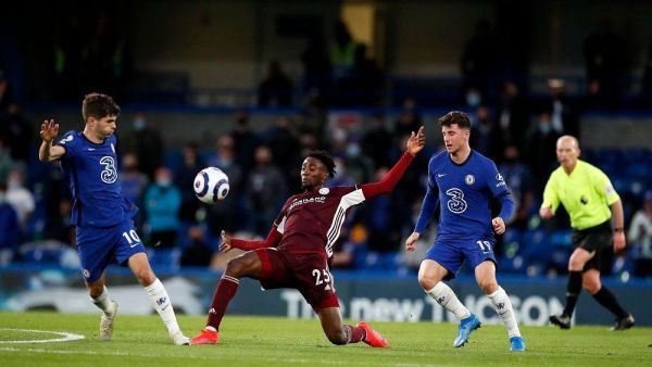 ليستر يواجه خطر الغياب عن دوري الأبطال بعد هذا السقوط