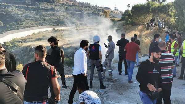 ألقى الجيش الإسرائيلي قنبلة دخانية باتجاه الحشود المشاركة في التظاهرة الداعمة لفلسطين عند حدود بلدة العديسة جنوبي لبنان