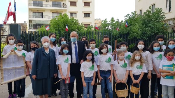 يواجه لبنان أزمة اقتصادية خطيرة متزامنة مع فراغ سياسي 