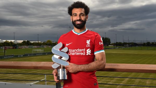 محمد صلاح يتوج بالجائزة