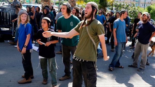 قتل مستوطنيْن اثنين، فيما أصيب عشرة آخرون