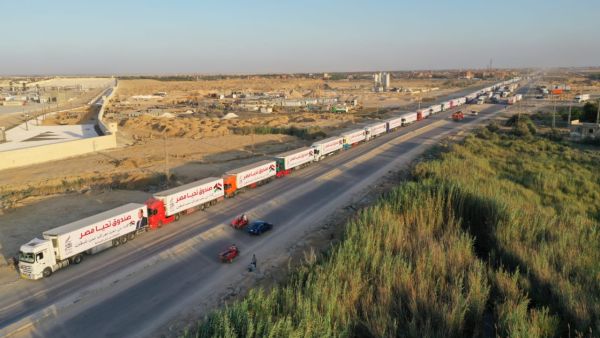 130 شاحنة من المساعدات المصرية في طريقها لغزة