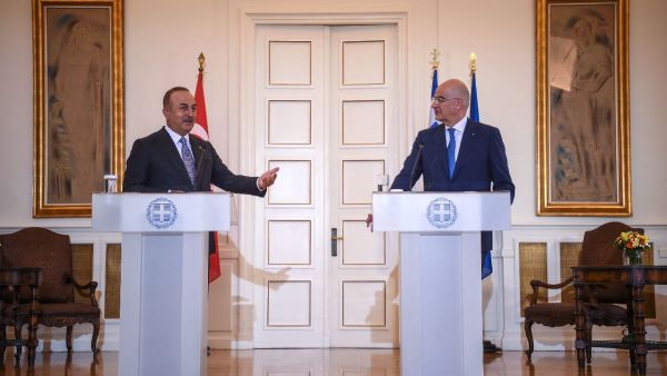  خلافات أيضا بشأن التعامل مع تدفق المهاجرين على حدودهما وتحويل أنقرة العام الماضي كاتدرائية آيا صوفيا إلى مسجد.