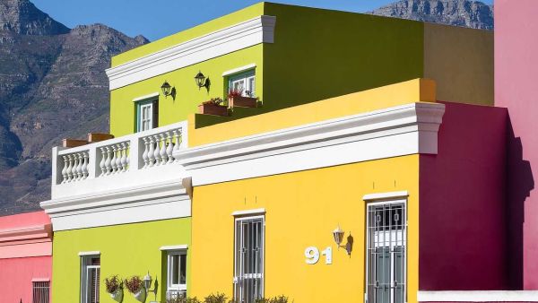 تضفي ألوان الوردي القوية لمساتٍ فورية من الأناقة والفخامة في لوحة نابضة بالتدرجات المتباينة واللافتة تضفي ألوان الوردي القوية لمساتٍ فورية من الأناقة والفخامة في لوحة نابضة بالتدرجات المتباينة واللافتة