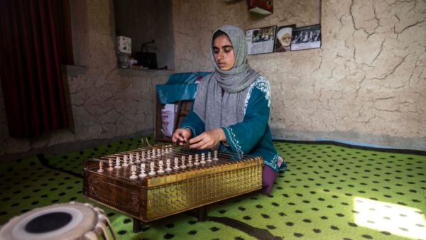 Irfana & her four friends shared a passion for Sufiyana Music & have formed Kashmir's first Sufiyana Music ensemble & are called the “Sufi Girls” of Kashmir