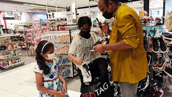 GE Volunteers in the UAE Touch Lives of Those in Need   