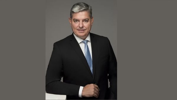 جيسون ماكميليان مدير المبيعات في إبسون الشرق الأوسط إبسون تقدم حلولًا مستدامة لدعم التعلم الإلكتروني للأطفال في الشرق الأوسط