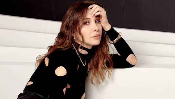 Nancy Ajram Teases Fans for New Album and Removes All Profile Pictures.. Video