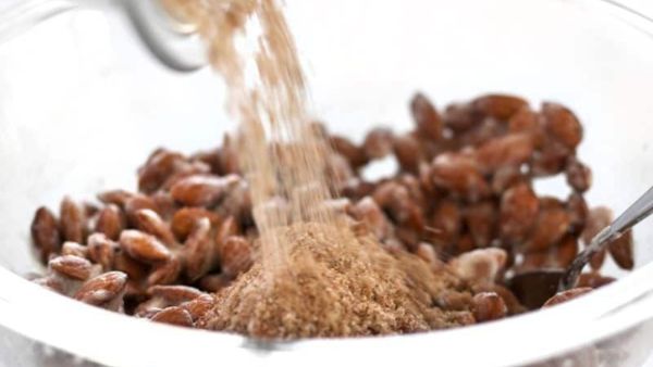 حلوى اللوز المقرمش