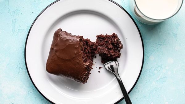 كعكة الشوكولاتة (بدون بيض أو زبدة أو حليب)