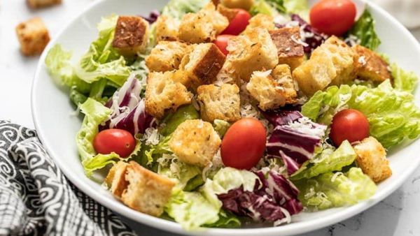 قطع الكروتون المحمصة للسلطات