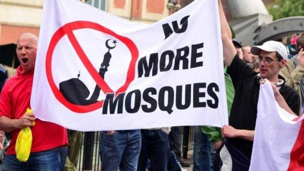 مظاهرة معارضة للمسلمين في النمسا