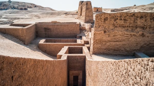 Entrance in the Tombs 