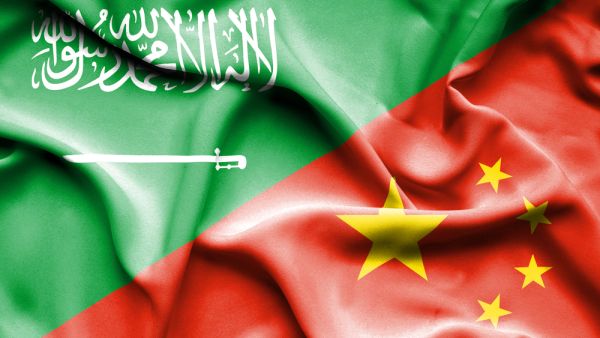 السعودية تحتفظ بصدارة موردي الخام للصين في أبريل