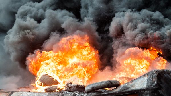 Millions of tires set ablaze in Kuwait 