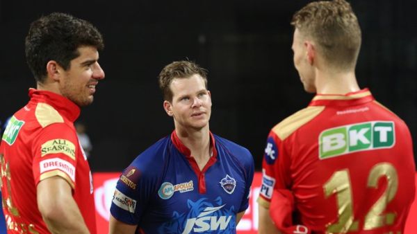  Steve Smith with Moises Henriques and Riley Meredith (Photo: cricket.com.au Twitter) 