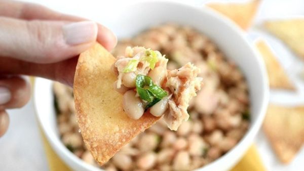 سلطة تونة وفاصولياء بيضاء