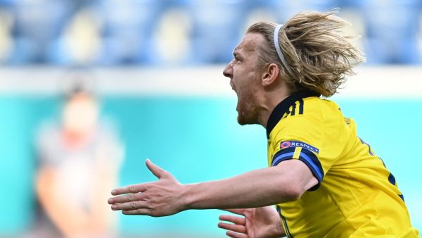 فورسبيرغ يحتفل بهدفه الثمين