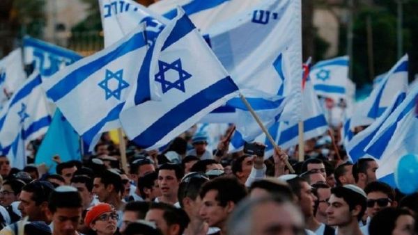 مستوطنون ينظمون 14 "مسيرة أعلام" بالضفة الغربية