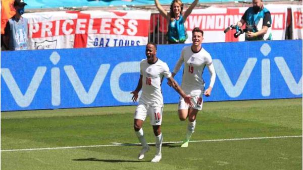 ستيرلينغ يقود إنجلترا للفوز