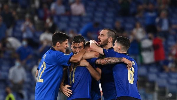 إيطاليا تضمن التأهل