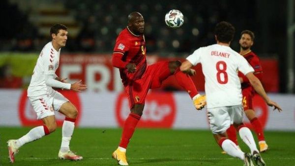من مواجهة سابقة بين منتخبي بلجيكا والدنمارك انتهت بفوز الشياطين الحمر 4-2