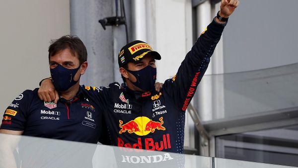 سيرخيو بيريز يحتفل بفوزه