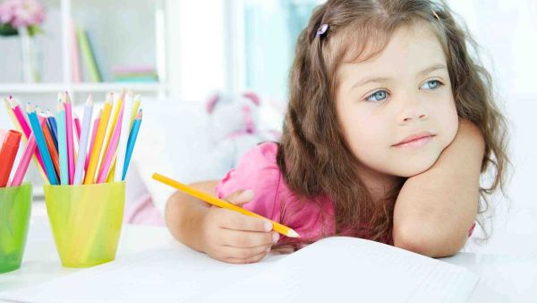 إلى جانب تعزيز صحة القلب، ترتبط المكسرات أيضًا بصحة الدماغ وتقوية الذاكرة