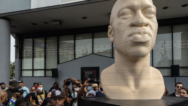 تمثال لجورج فلويد في بروكلين الأمريكية