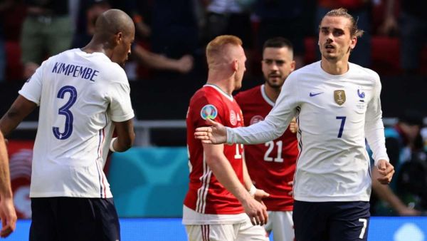 غريزمان (يمين) ينقذ فرنسا