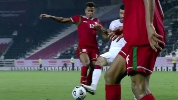 قرارات مثيرة للجدل في لقاء المنتخبين