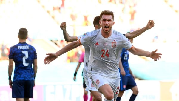 إسبانيا إلى الدور القادم