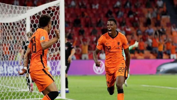 هولندا تحقق فوزها الثاني