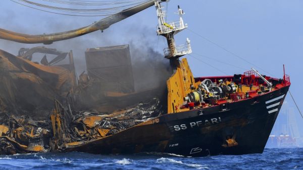 A cargo ship began to sink off the coast of Sri Lanka on Wednesday.
