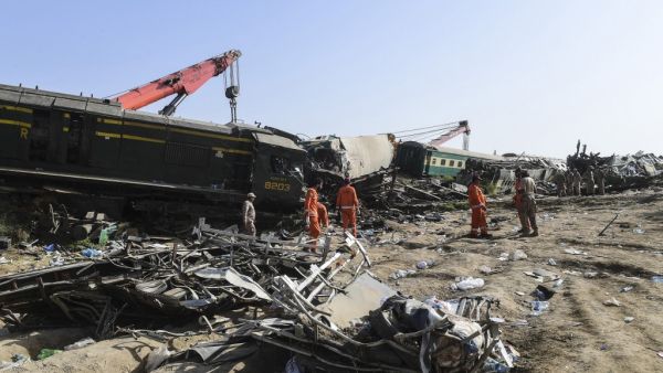 passenger trains collision in southern Pakistan
