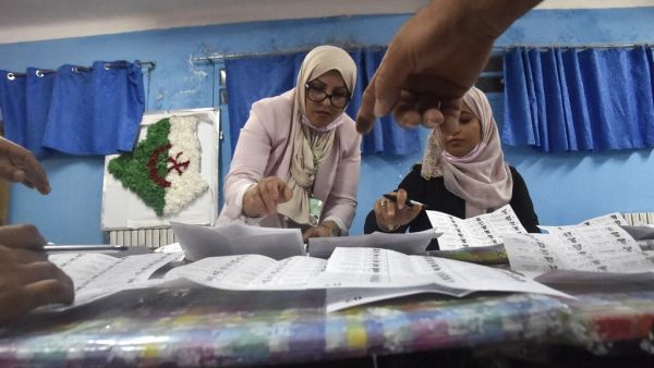 opposition parties and Hirak supporters want to boycott elections