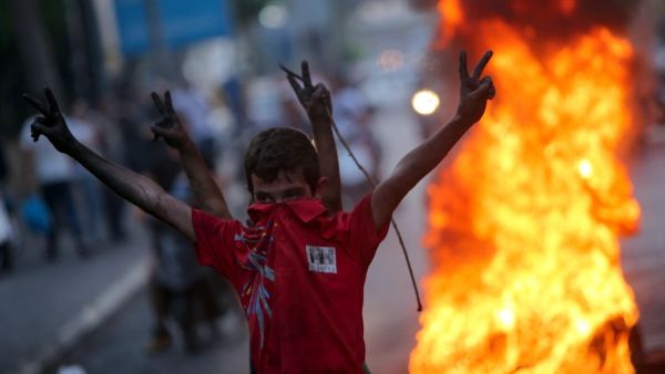 Lebanese army on alert as protests turn violent in tripoli