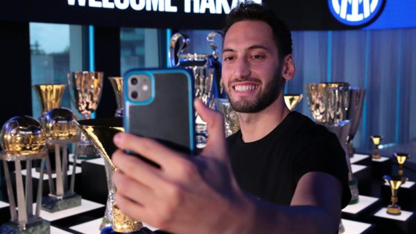 Turkey's Hakan Calhanoglu latest footballer to have played for rivals (Photo: Twitter)