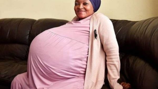Gosiame Thamara Sithole, 37 years old, from Gauteng state of South Africa gave birth to 7 boys and 3 girls after surgery