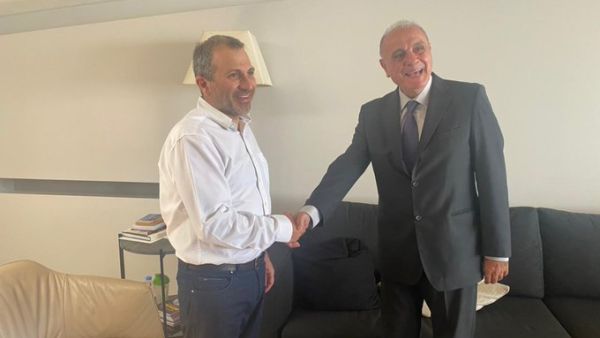 MP Gebran Bassil with the father of Yasmine Masri, who told Arab News the lawmaker ‘coerced’ her dad to apologize. Masri defiantly vows to ‘never shut up’. (Twitter)